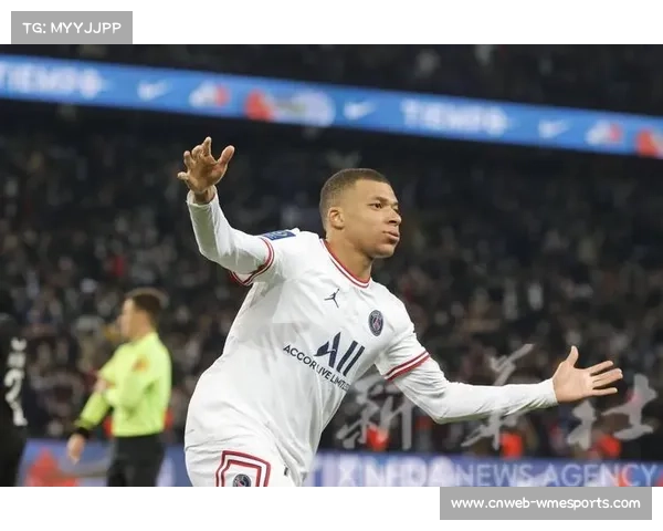 雷恩主场0-2落后巴黎圣日耳曼，防线漏洞频出难挡对手攻势